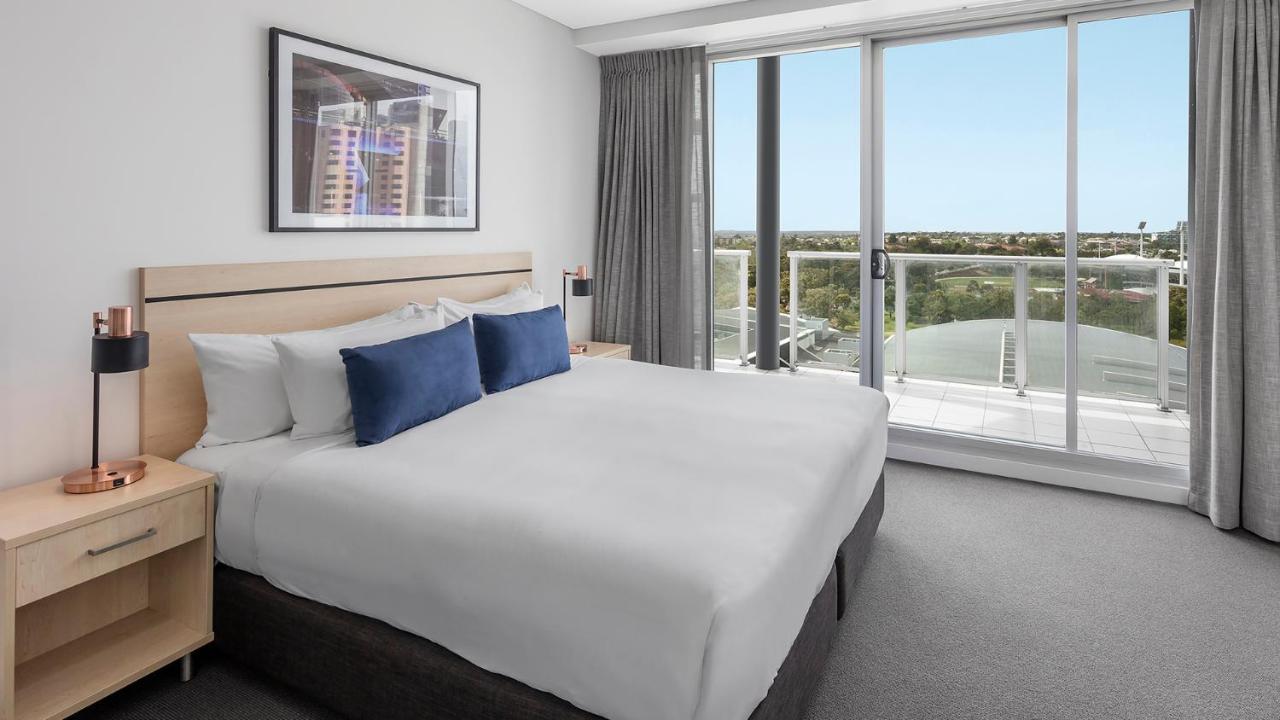 Oaks Adelaide Embassy Suites المظهر الخارجي الصورة